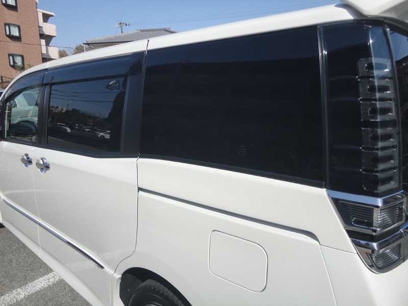 ニュープロテクション ドット対応透過率5 トヨタ ヴォクシー ハイブリッド By Toshiki みんカラ