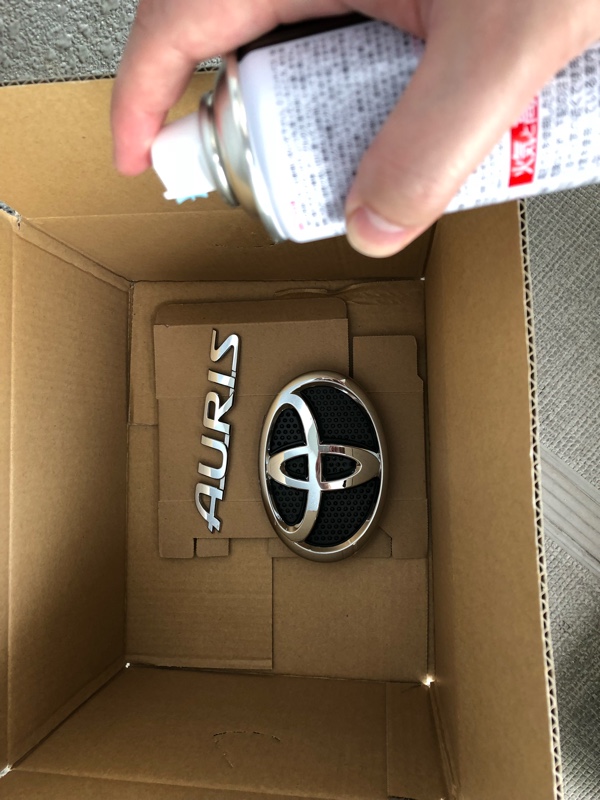 フロントエンブレムのスプレー塗装 トヨタ オーリス By ポールリードスミス みんカラ フロントエンブレムのスプレー塗装 トヨタ オーリス By ポールリードスミス みんカラ