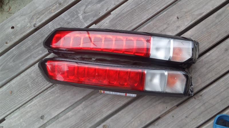 加工したLEDテールランプを部分的にスモーク化（ホンダ バモス