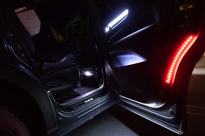 アンビエントライト 自作カーテシ 後方警告用led設置 その 後席 ドアパネル外し 各種照明設置 マツダ Cx 8 By Buzz727 みんカラ