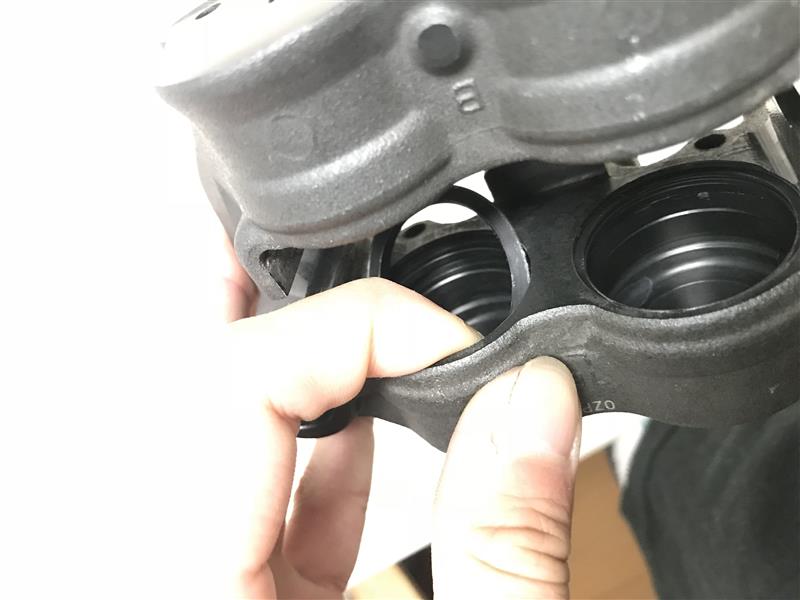 CBR1000RR SC59 キャリパーO/H （フロント）（ホンダ