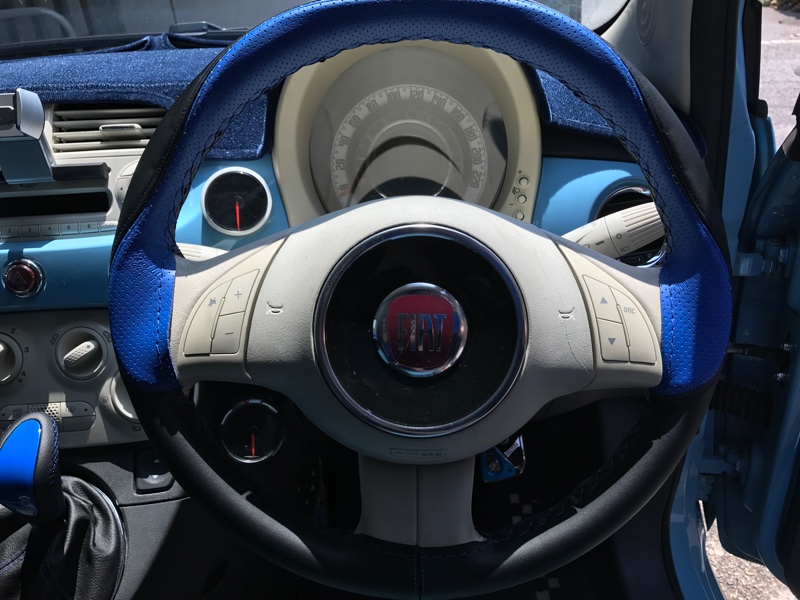MOMO ステアリングボス（fiat500用） アバルトホーンボタン付 MOMOステアリングのホーンボタン調整（アバルト 595