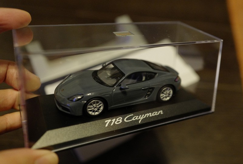 ポルシェ純正ミニカー、1/43ケイマンをカスタムしてみた