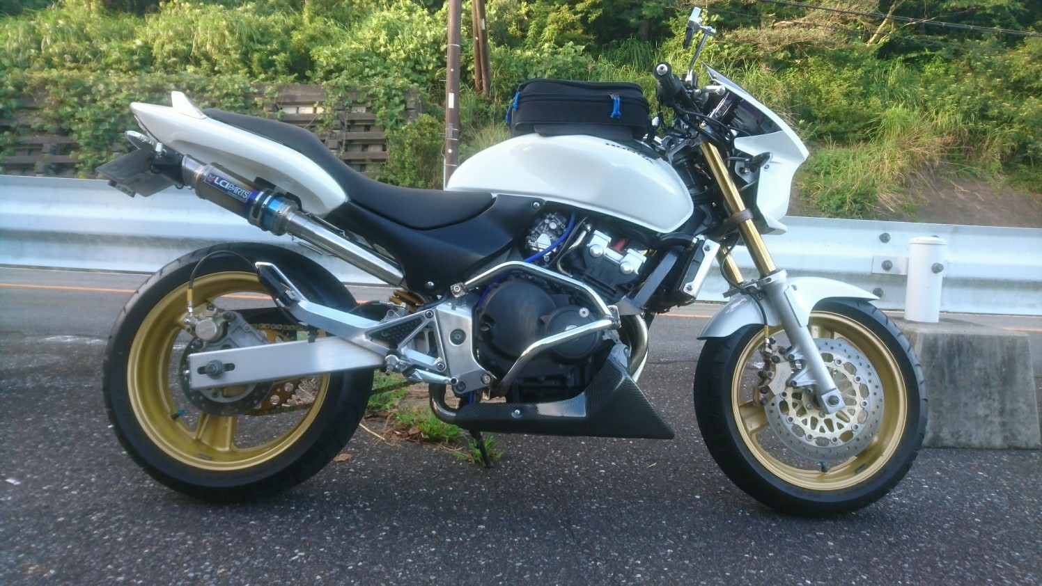 LCl スリップオンマフラー交換（ホンダ ホーネット250）by MC31