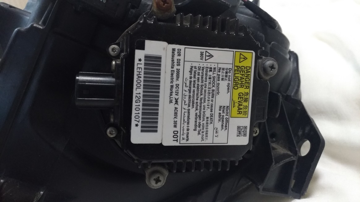 ステップワゴンスパーダ (RK) ヘッドライトに社外HIDバラストを取り付ける by ネオジオ - みんカラ ステップワゴンスパーダ (RK) ヘッドライトに社外HIDバラストを取り付ける by ネオジオ - みんカラ