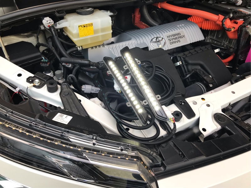 TRD フロントスポイラー用デイライト（トヨタ ヴォクシー
