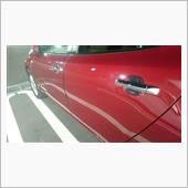 ついでに洗車もしていただき、艶やかな赤が引き立ちます。