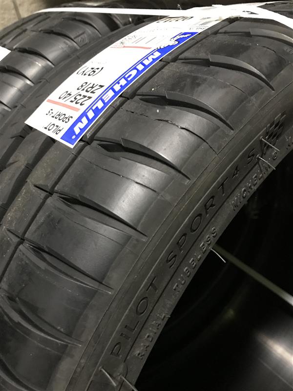 ゴルフ R (ゴルフ7) MICHELIN PILOT SPORT 4S 225/40ZR18 装着 @ 102933km by くろいいろ - みんカラ ゴルフ R (ゴルフ7) MICHELIN PILOT SPORT 4S 225/40ZR18 装着 @ 102933km by くろいいろ - みんカラ