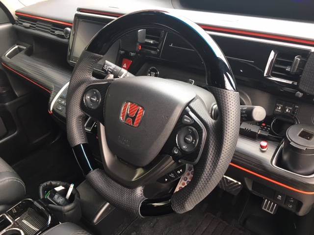 LANBOステアリングに交換(ホンダ ステップワゴンスパーダ・RP1/2/3/4 ...