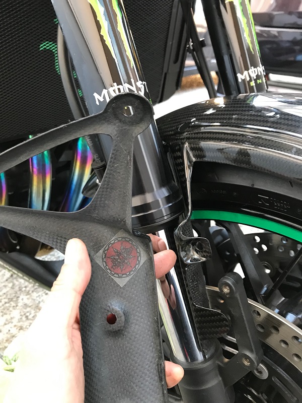 A-TECH 綾織ドライカーボン Frカーボンフェンダー取付編