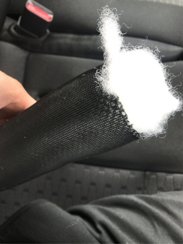 運転席側のシートベルトバックル キャッチ付け根部分の隙間埋め