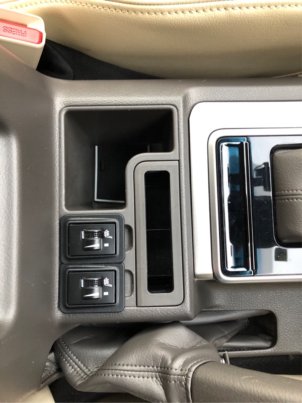シートヒータースイッチ取付（トヨタ ランドクルーザープラド
