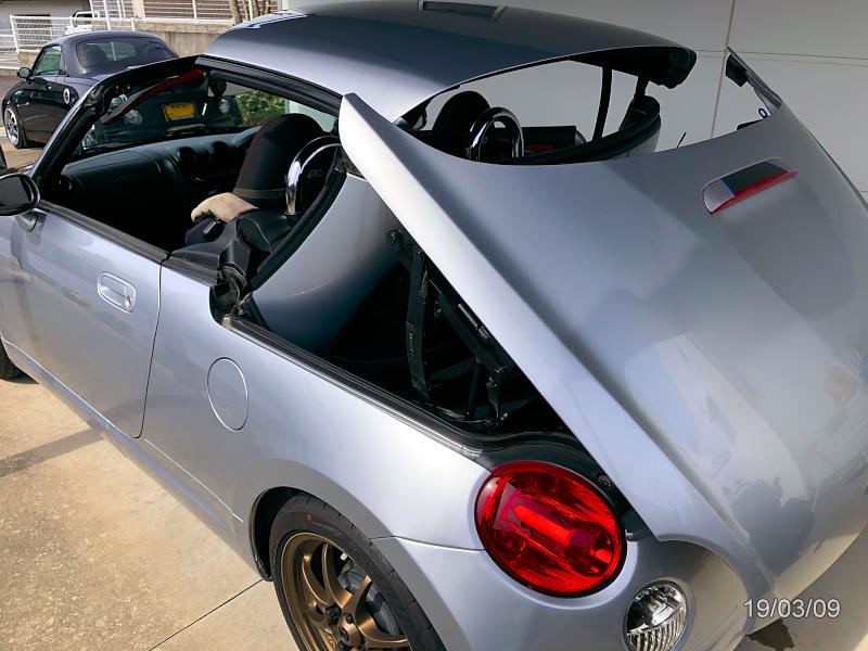 ゴム系・樹脂系のパーツをラバープロテクタント・ポリメイト等でメンテしました。職場駐車場の段差は確実に車にタワミを生んでいる模様(T_T)擦れる部分は保護しておかないと。黄砂や花粉なども溜まっていました。春は手入れが大変です^^;<br />
<br />
本当はこんな事するより走りたいところですが・・・何だかなぁ～<br />
