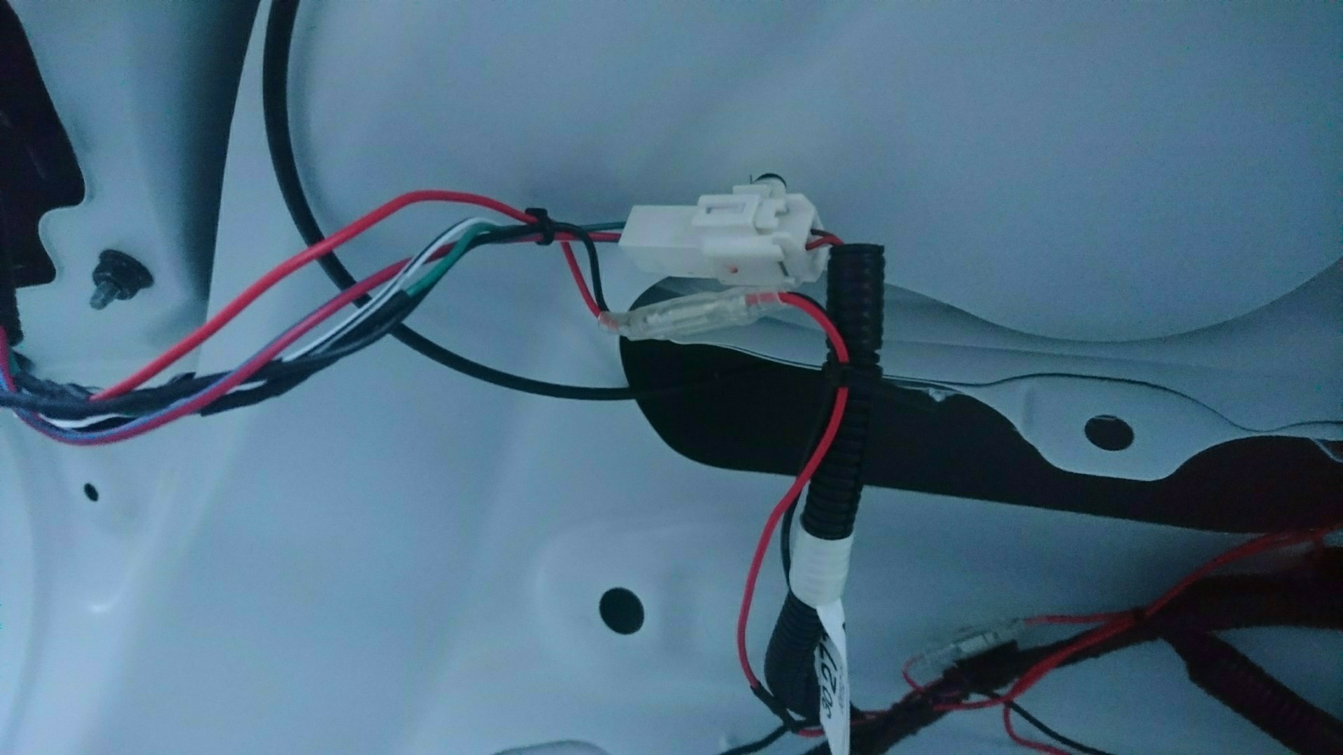 キットを使わずにブレーキ4灯化をやってみた 。（トヨタ