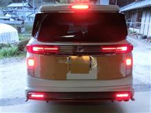 LEDMATICS製アッパーテール取付途中（日産 エルグランド・E52