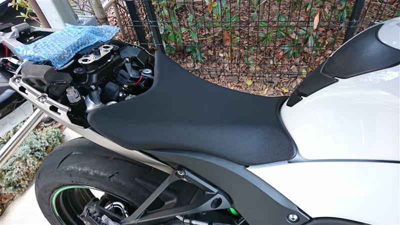 DIYシート加工（アンコ抜き）（カワサキ ZX-10R）by NinjaRS