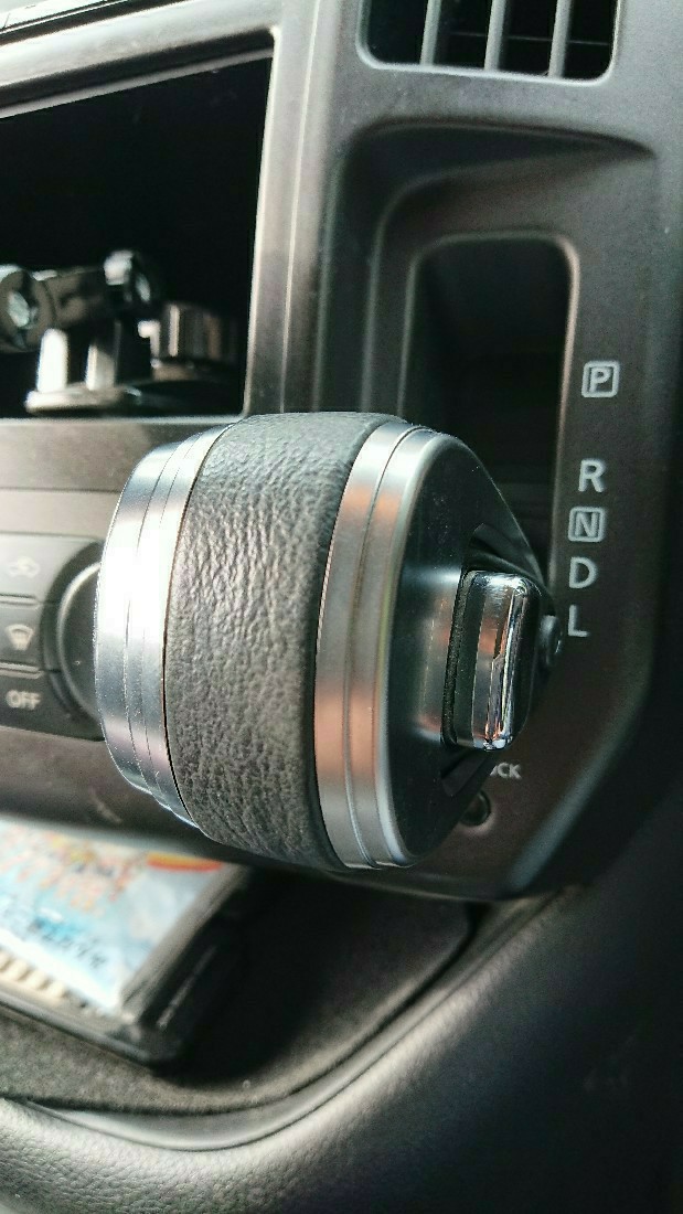 カーメイト LUXIS シフトカバー スターターカバー C25 セレナ CAR MATE LUXISシフトカバー取り付けました。（日産 セレナ・C25