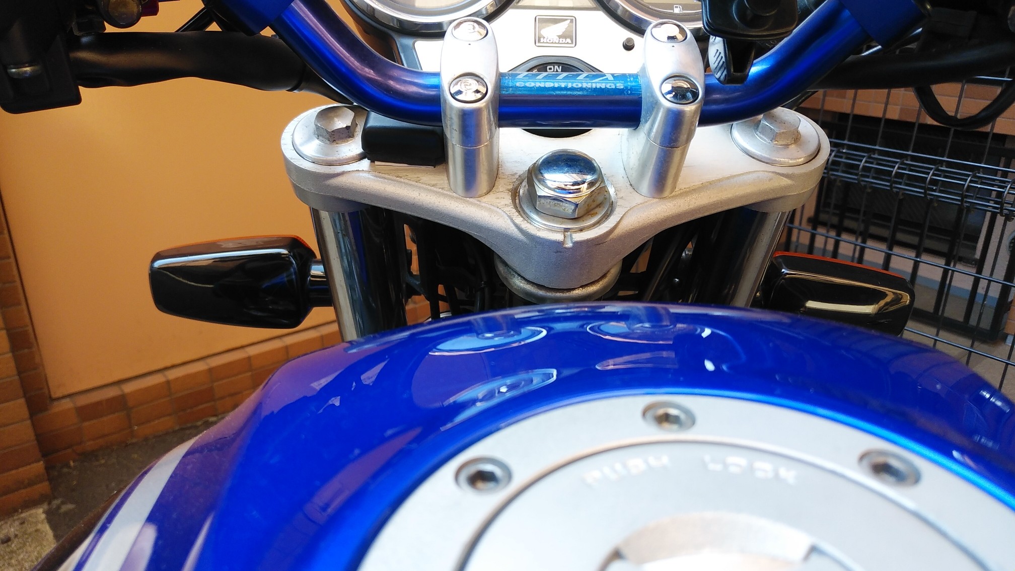 イニシャルアジャスター取り付け（ホンダ CB400 SUPER FOUR