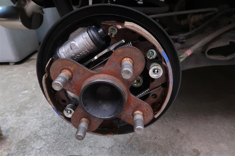 リアブレーキシュー交換(ダイハツ ソニカ・L405S/415S)by capicapi ...