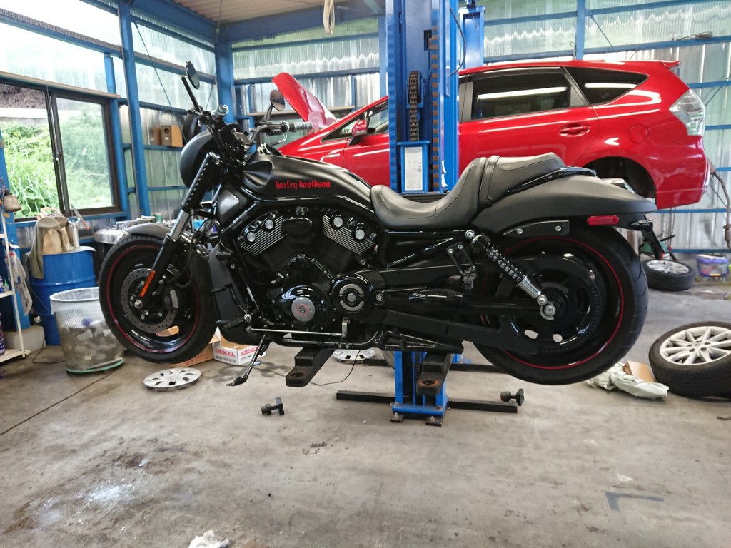 フロントタイヤ交換（ハーレーダビッドソン V-ROD）by Night