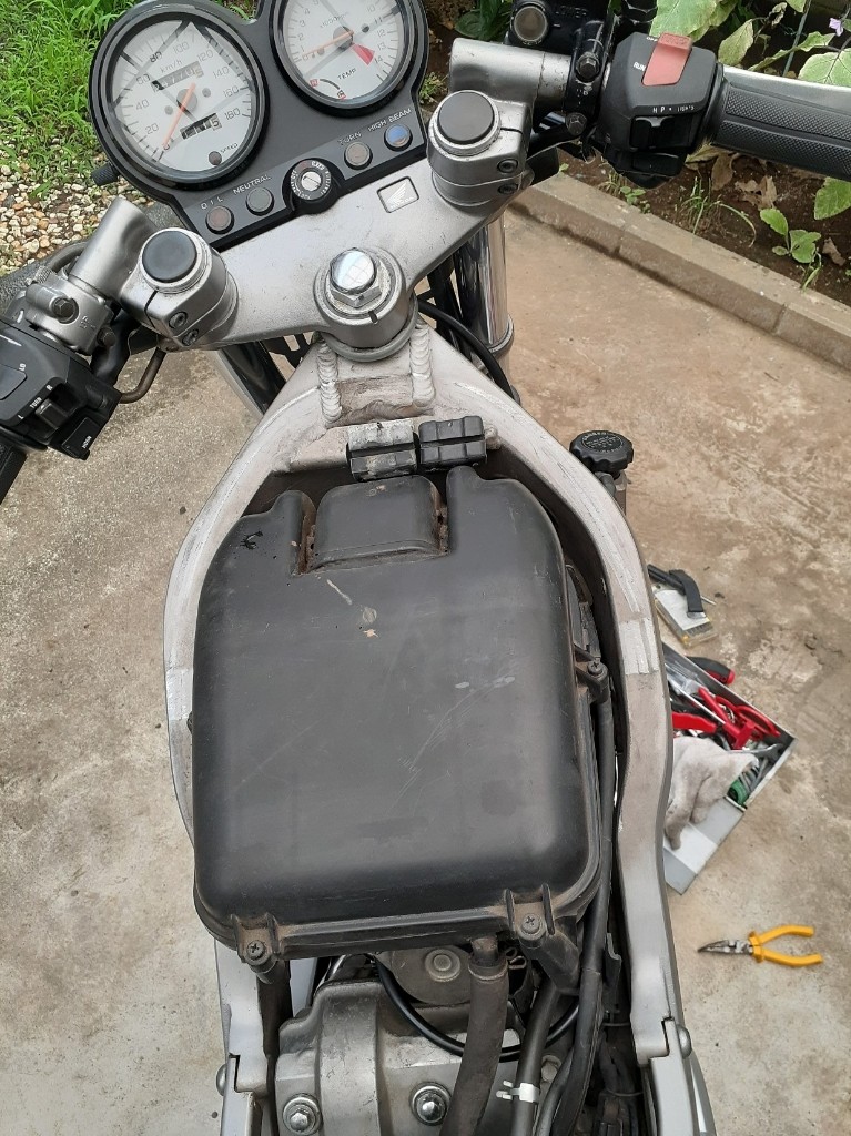 タンクラバー取り付け（ホンダ VT250 SPADA (スパーダ)）by k