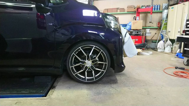 LARGUS 全長調整式車高調 取り付け（ダイハツ ムーヴカスタム