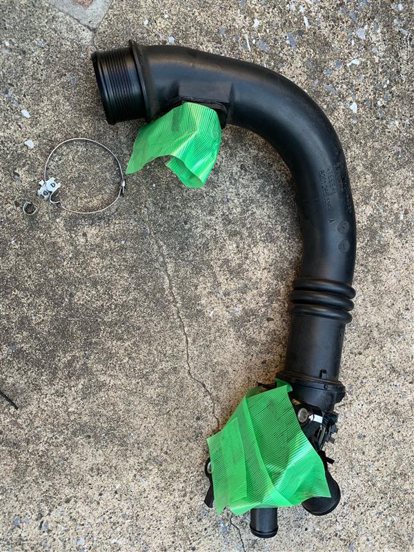吸気パイプ修理 Airtec cold boost pipe取り付け（ルノー
