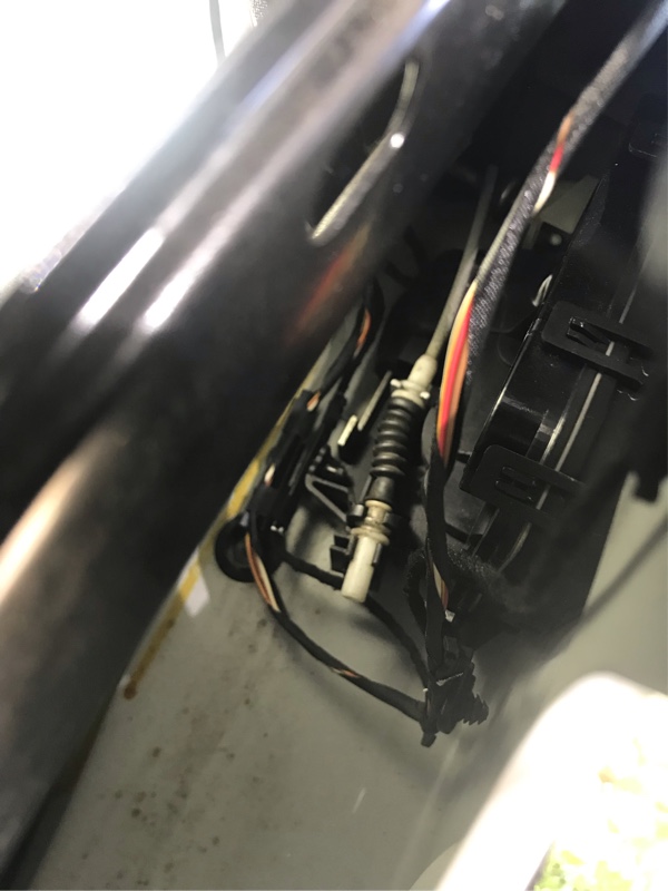 フロント運転席側 ドアロックアクチュエーター交換（BMW 3