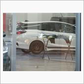 作業中のシャトル。<br />
<br />
このあと、洗車もしていただきました。<br />
おまけに室内の掃除機かけに、ごみ捨てまで！！<br />
<br />
Dの対応に感謝です。