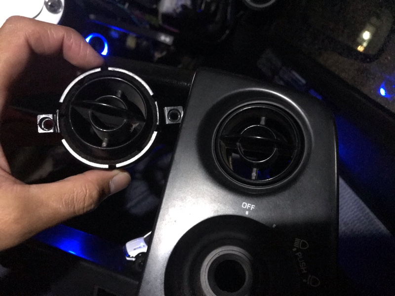 メーターフード エアコンダクト交換 ＆ ビス止め復活（トヨタ