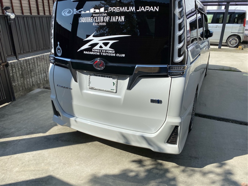 ヴォクシーZSバンパーに交換（トヨタ エスクァイア ハイブリッド