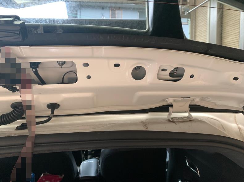 C Hr ハイマウントストップランプカスタムのためのルーフスポイラーの取り外し トヨタ C Hrハイブリッド By C Hr Fan みんカラ
