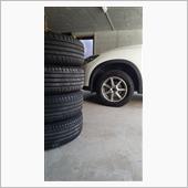 実家ガレージにてタイヤ交換実施<br />
73,910㎞<br />
<br />
外した夏タイヤ(TOYO  PROXES CF2 SUV 225/65R17)、来週洗って再来週片付けます(笑)。<br />
約2シーズン使いましたが、性能的には可もなく不可もなく、コスパの良いタイヤですね。街乗りには十分♪。<br />
贅沢言えばもう少し初期ステアリングの応答性が良いとなぁ～。
