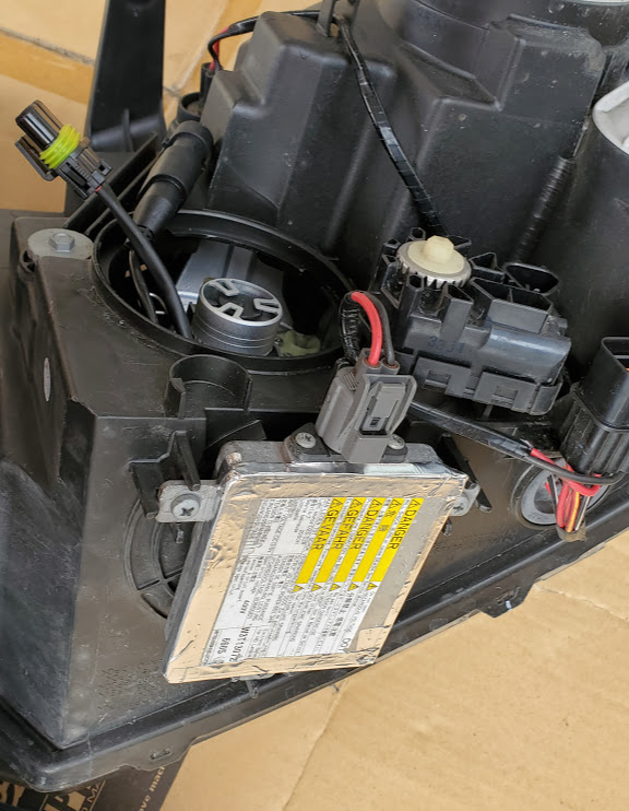 バラストをバラして～D2S LED取付②（三菱 デリカD:5・CV1W/CV2W