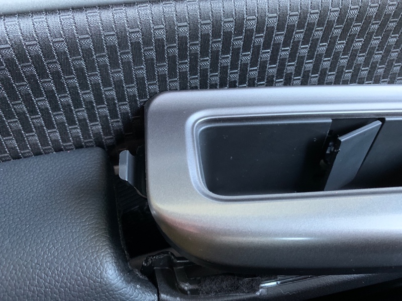 パワーウインドウスイッチ交換（ホンダ ステップワゴンスパーダ