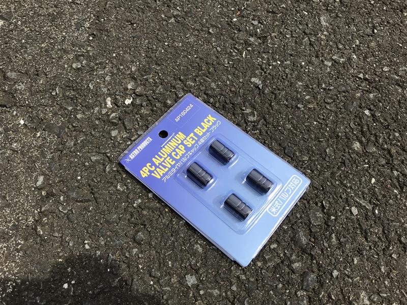 アルミバルブキャップは放電アンテナになる？（日産 セレナ