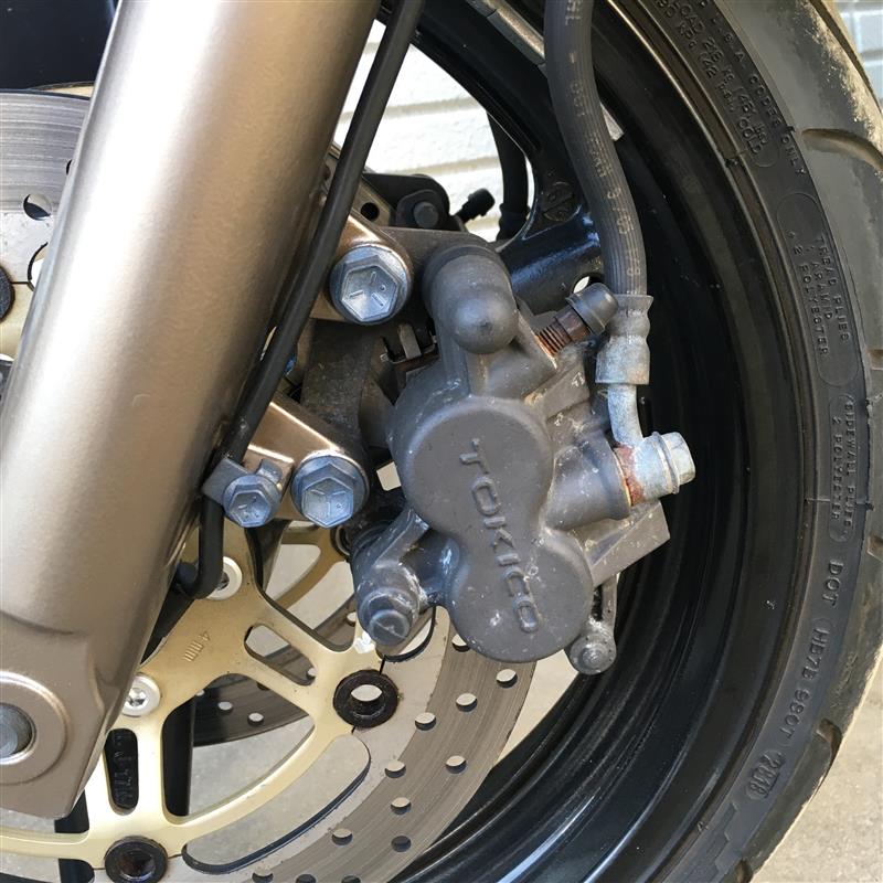 SV400S フロントキャリパーのクリーニング①（スズキ SV400/S