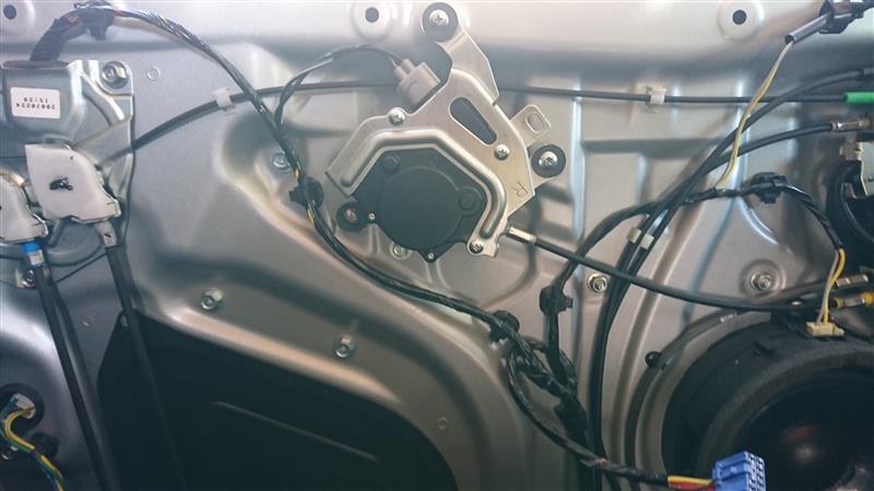 電動スライドドアロックリリースモーター交換(三菱 デリカD:5・CV1W ...