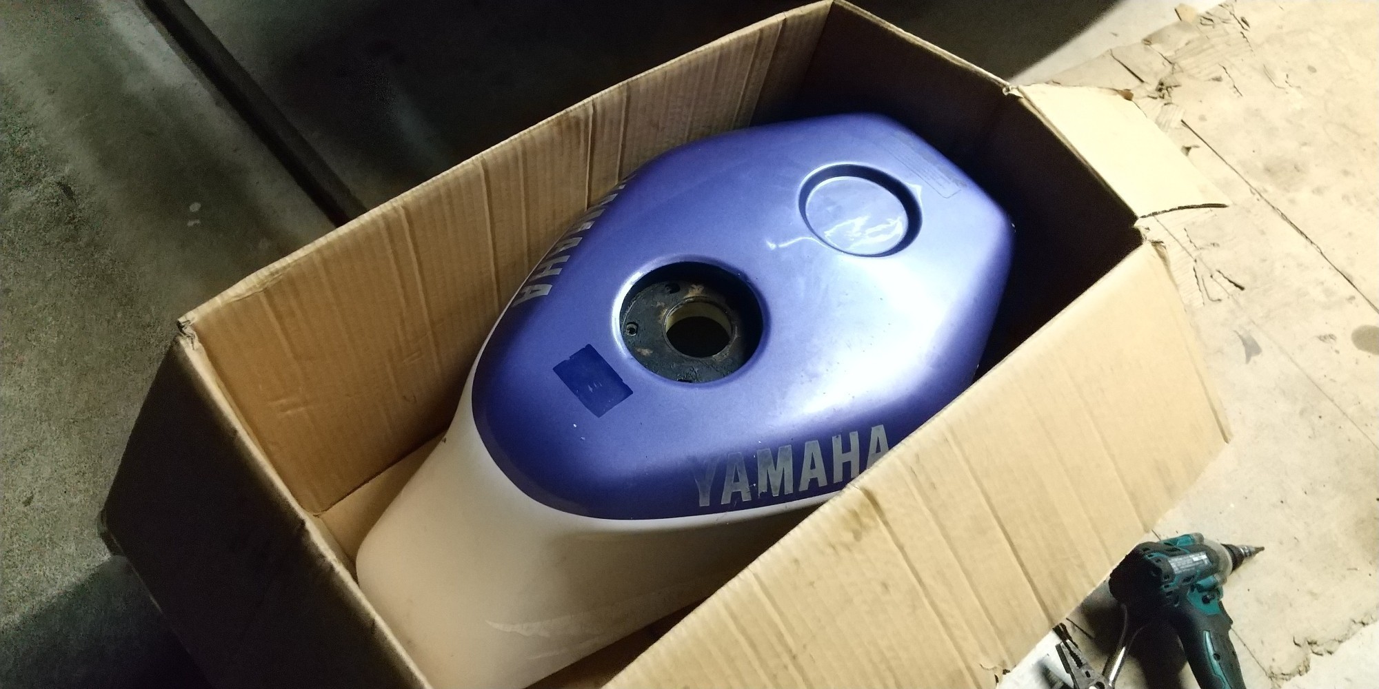 後方排気3MAにTZR125 4DLのFRPタンクは取り付け出きるのか