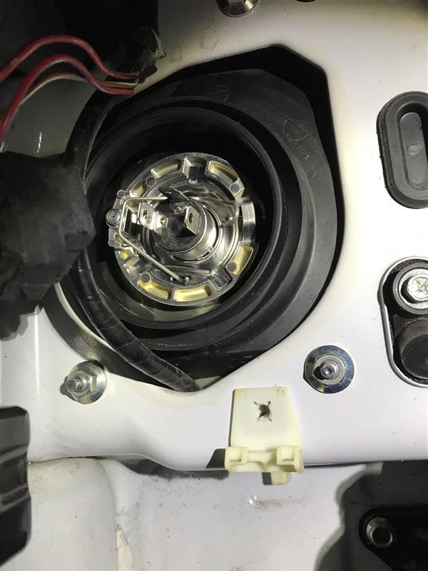 サンバートラック（TT2) 、ヘッドランプのLED化（スバル