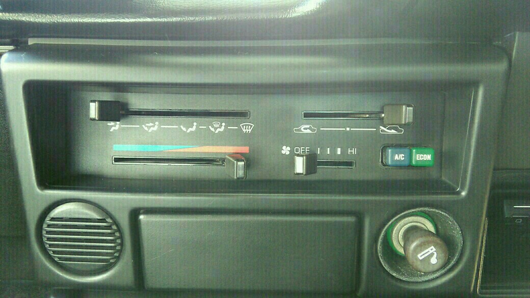 AE86ハチロクグレーレビン 速度警告音(キンコン)解除(灰皿外し AE86ハチロクグレーレビン 速度警告音(キンコン)解除(灰皿外し