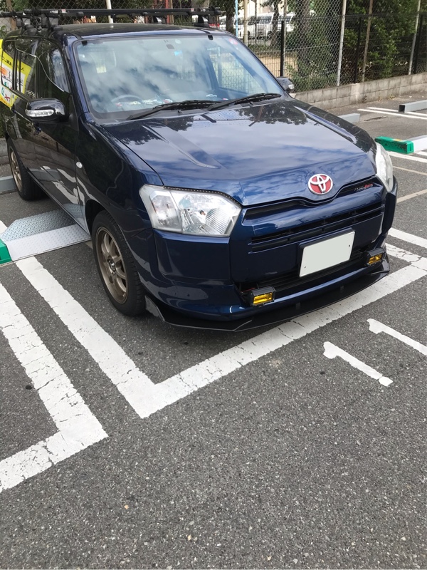 左前<br />
<br />
<br />
取り付け自体は合わせてビス取り付けのみ<br />
<br />
かなり厚みがあるので車高はノーマルのみか？<br />
<br />
車高調を買うかと思っていたがコロナの影響にて断念！