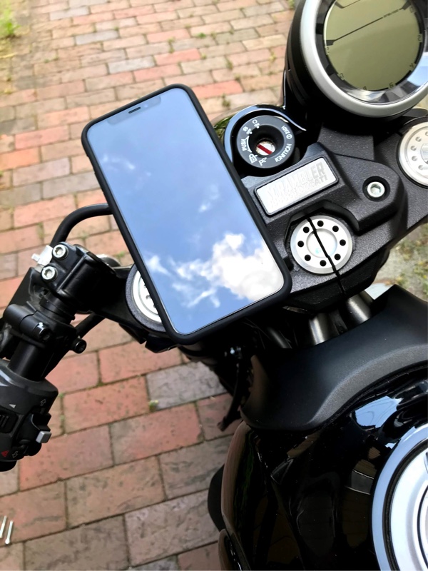 スマートフォンホルダーを取付けました（ドゥカティ スクラン