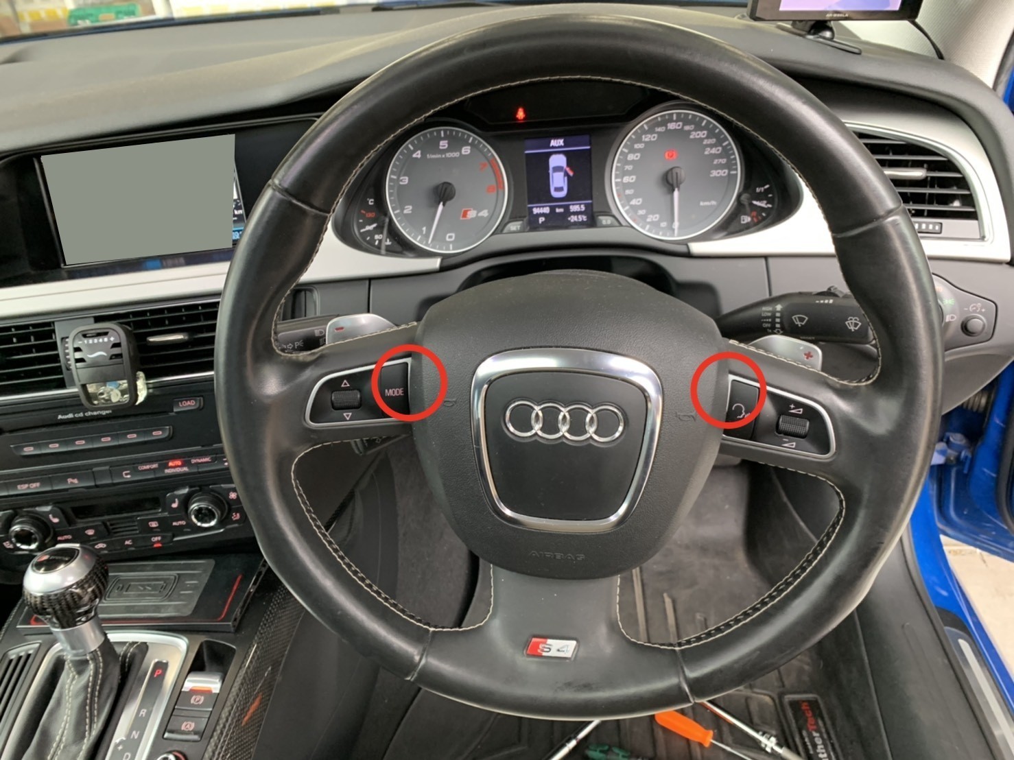 アウディ AUDI RS4 B9 アバント RST カーボンステアリング装着