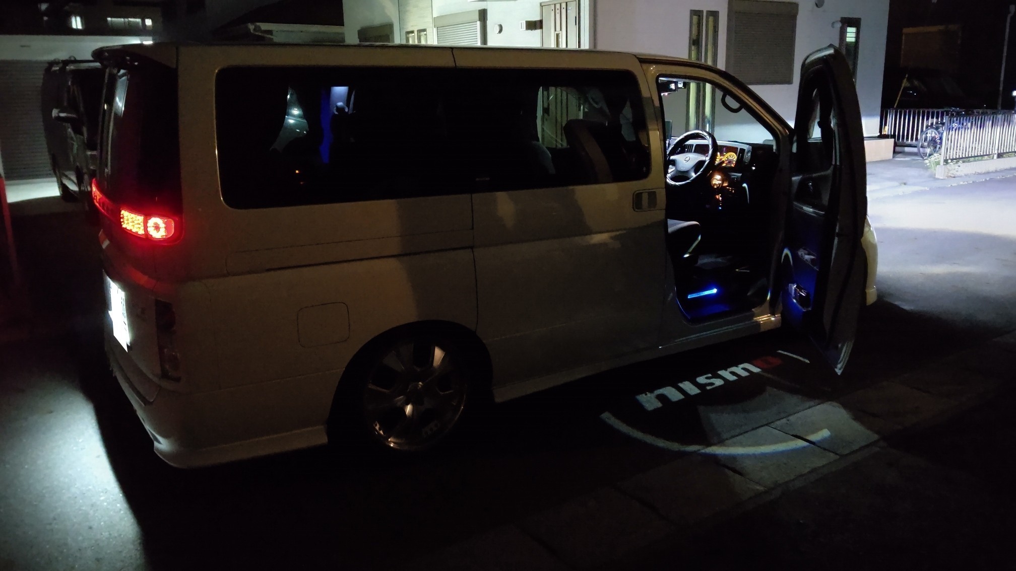 カーテシライト ウェルカムライト取り付け 日産 エルグランド By ティアキマン みんカラ カーテシライト ウェルカムライト取り付け 日産 エルグランド By ティアキマン みんカラ