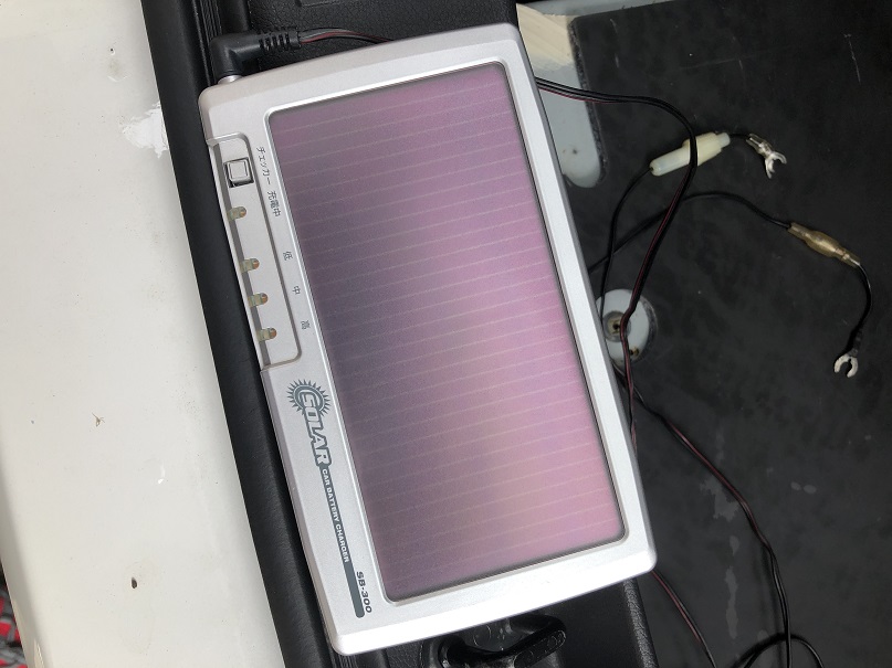 ソーラー充電器取り付け（三菱 アウトランダーPHEV・GG2W/GG3W型