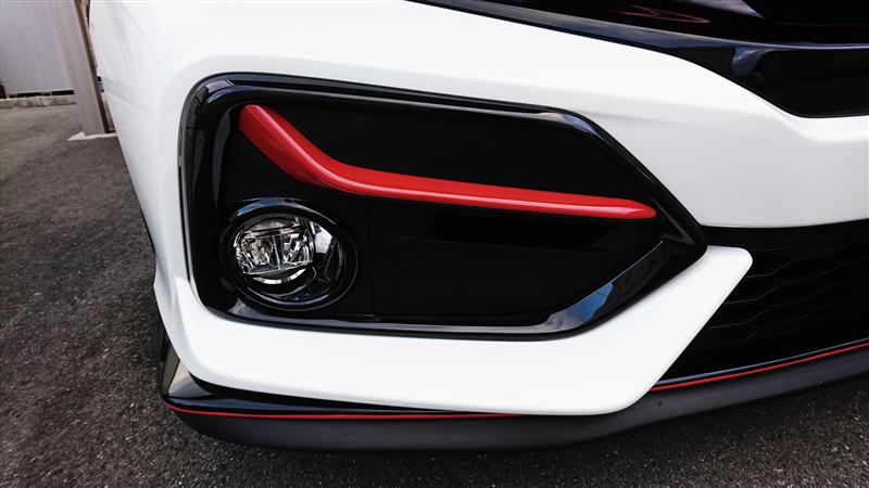 後期のフォグライトガーニッシュに交換。（ホンダ シビック