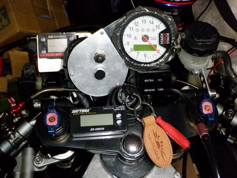 STACK ST700SR取り付け（スズキ GSX-R750R）by バスライダー
