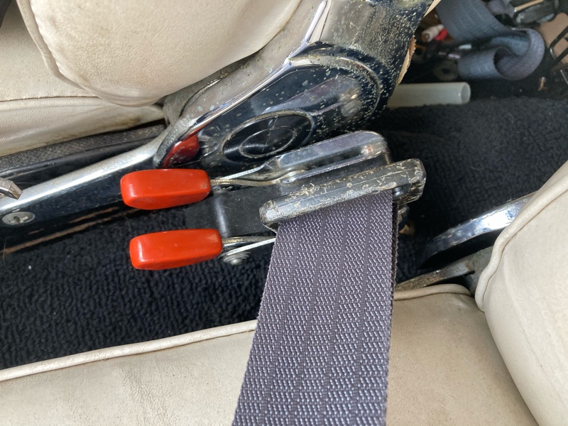 世界で最初に3点式シートベルトをつけたアマゾン エアコンのスイッチに手が届かない 自動巻き取りに交換 ボルボ アマゾン By いがちゃん2 みんカラ 世界で最初に3点式シートベルトをつけたアマゾン エアコンのスイッチに手が届かない 自動巻き取りに交換 ボルボ アマゾン By いがちゃん2 みんカラ