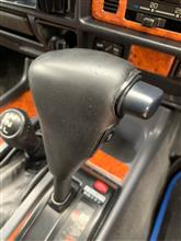 オートマシフトレバーカバー取付（トヨタ ランドクルーザー80